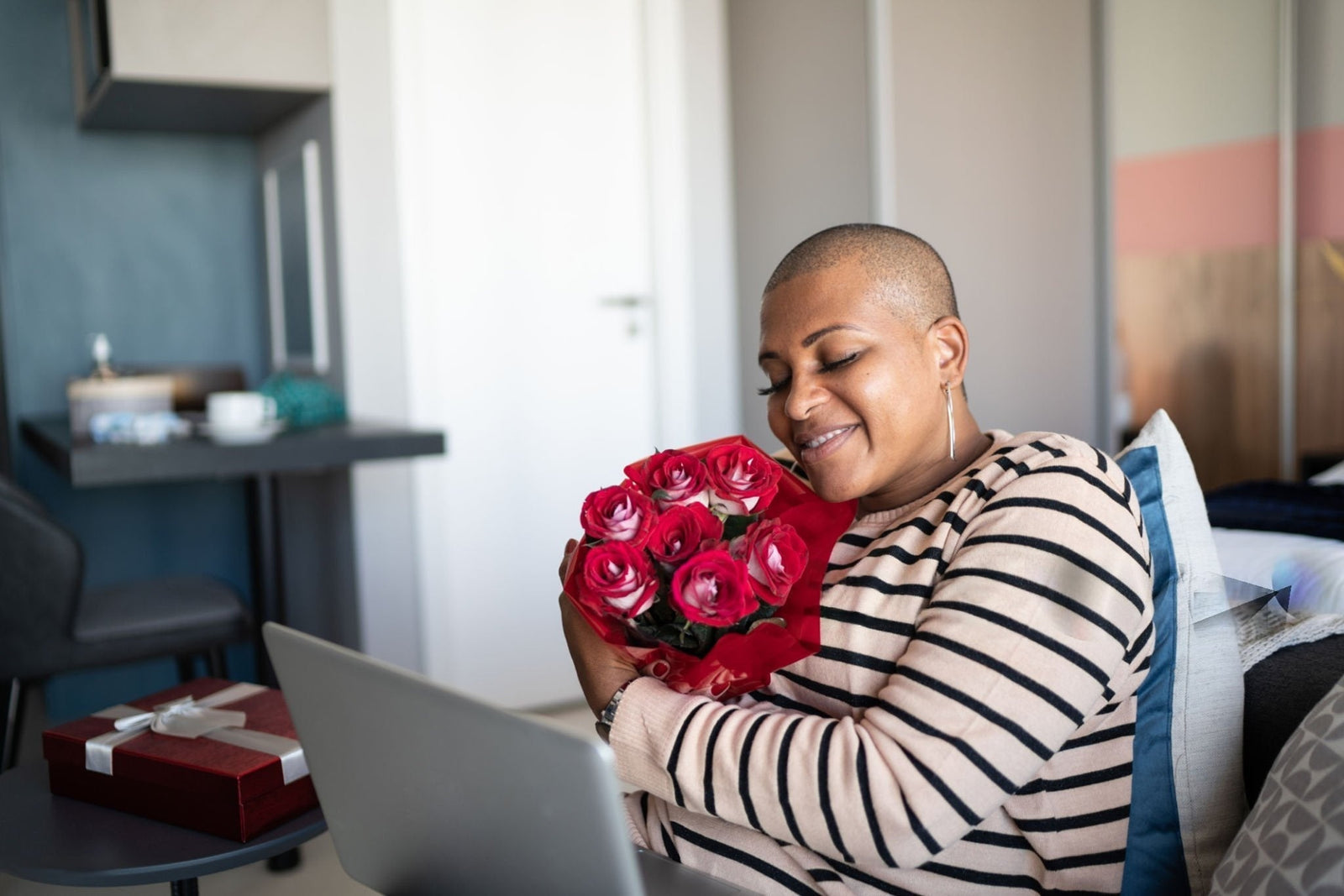 Lilies vs Roses: Which Flower is Right for Your Gift?